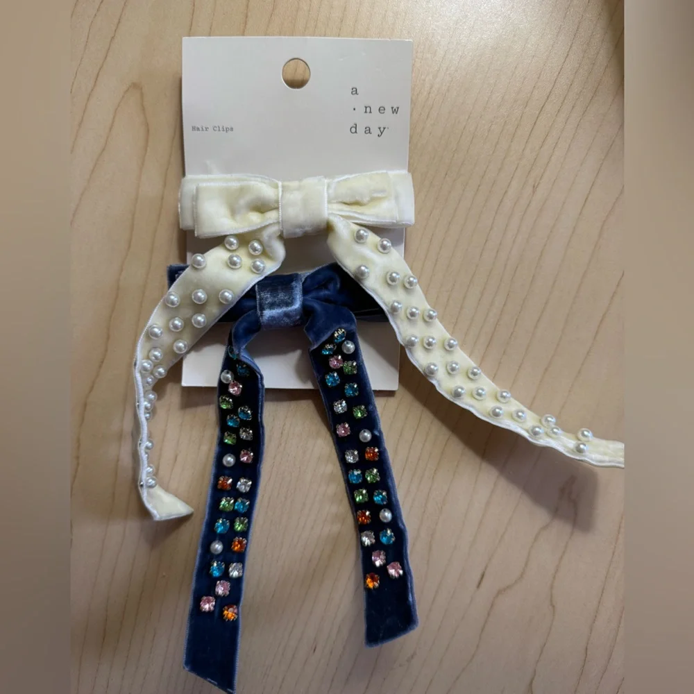 A New Day Set of 2 Velvet Rhinestone Pearl Hair Bow Barrettes Cream Navy NWT